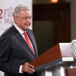 Fotografía cedida hoy, por la presidencia de México, del mandatario mexicano, Andrés Manuel López Obrador, durante una rueda de prensa matutina en el Palacio Nacional de Ciudad de México (México). EFE/Presidencia de México/SOLO USO EDITORIAL/SOLO DISPONIBLE PARA ILUSTRAR LA NOTICIA QUE ACOMPAÑA (CRÉDITO OBLIGATORIO)