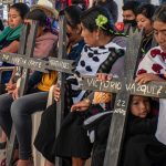 Familias y sobrevivientes de la masacre de Acteal, acuden hoy a una rueda de prensa de los integrantes de la organización civil de Las Abejas de Acteal, en el municipio de Chenalhó, en Chiapas (México). EFE/Carlos López