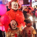 Cientos de personas caracterizadas de personajes de terror participan en la celebración por Halloween el 31 de octubre de 2022, en la ciudad fronteriza de Tijuana, Baja California (México). EFE/Joebeth Terriquez