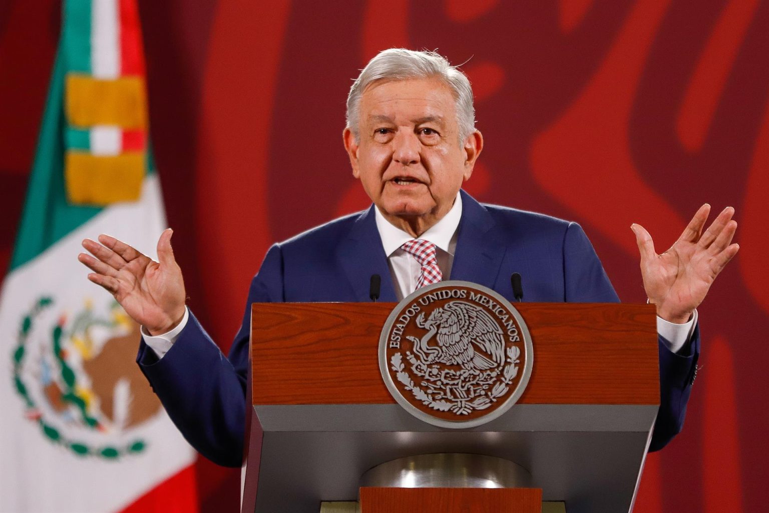 El presidente de México, Andrés Manuel López Obrador, participa hoy, en una rueda de prensa en Palacio Nacional, en la Ciudad de México (México). . EFE/ Isaac Esquivel