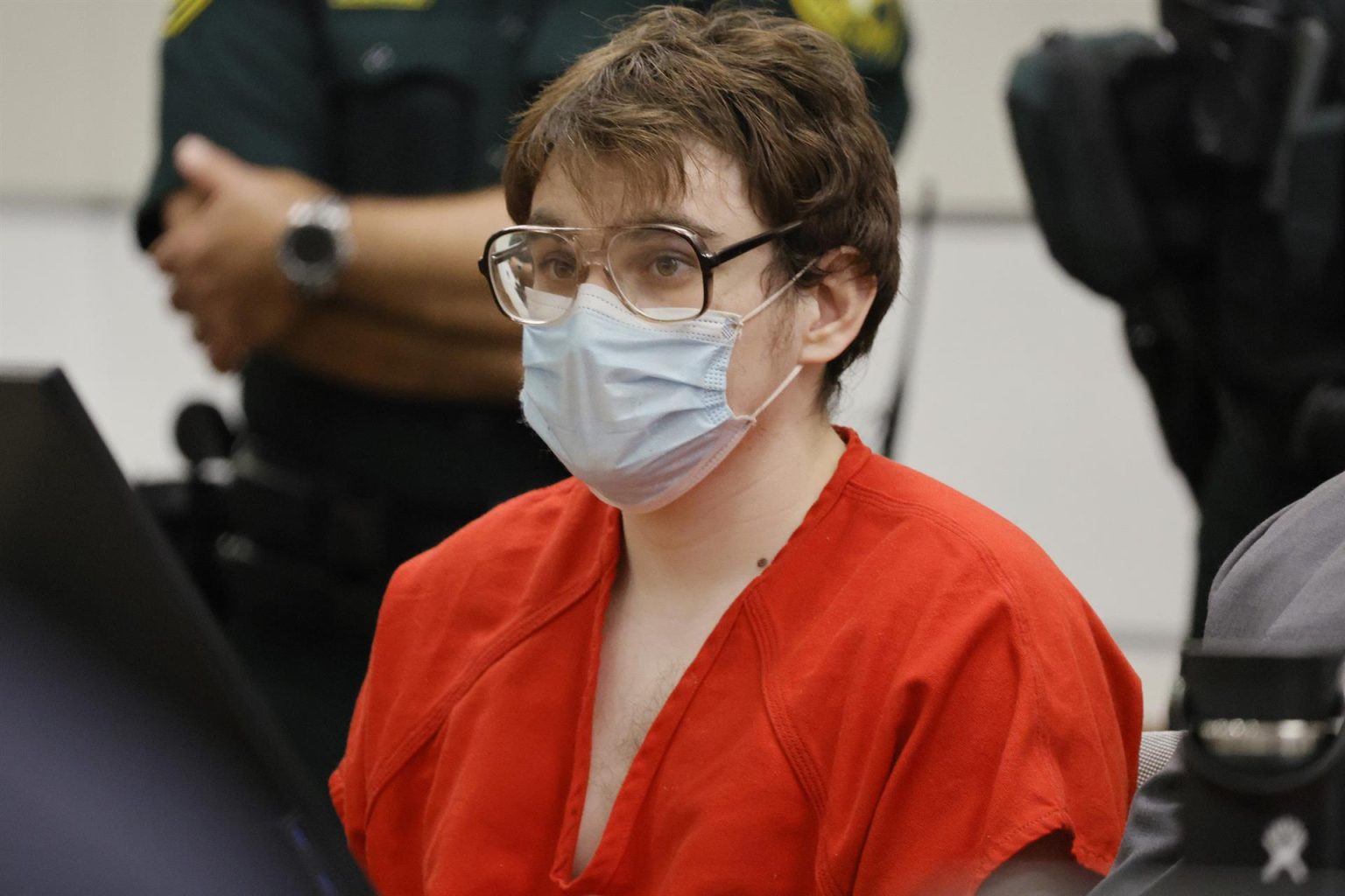 El autor de la masacre de la escuela secundaria Marjory Stoneman Douglas (MSD) en Parkland, Nikolas Cruz, es visto hoy durante la audiencia de sentencia en el juzgado de Broward en Fort Lauderdale, Florida (EE.UU). EFE/Amy Beth Bennett POOL