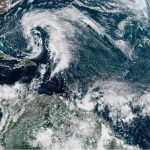 Fotografía satelital cedida por la Oficina Nacional de Administración Oceánica y Atmosférica (NOAA) a través del Centro Nacional de Huracanes (NHC) donde se muestra el estado del clima en el Atlántico. EFE/NOAA-NHC / SOLO USO EDITORIAL/ SOLO DISPONIBLE PARA ILUSTRAR LA NOTICIA QUE ACOMPAÑA (CRÉDITO OBLIGATORIO)