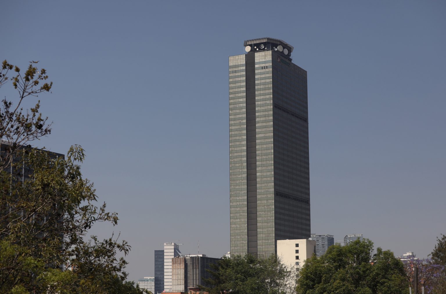 Vista de la Torre de Pemex en la Ciudad de México (México). EFE/ Sáshenka Gutiérrez