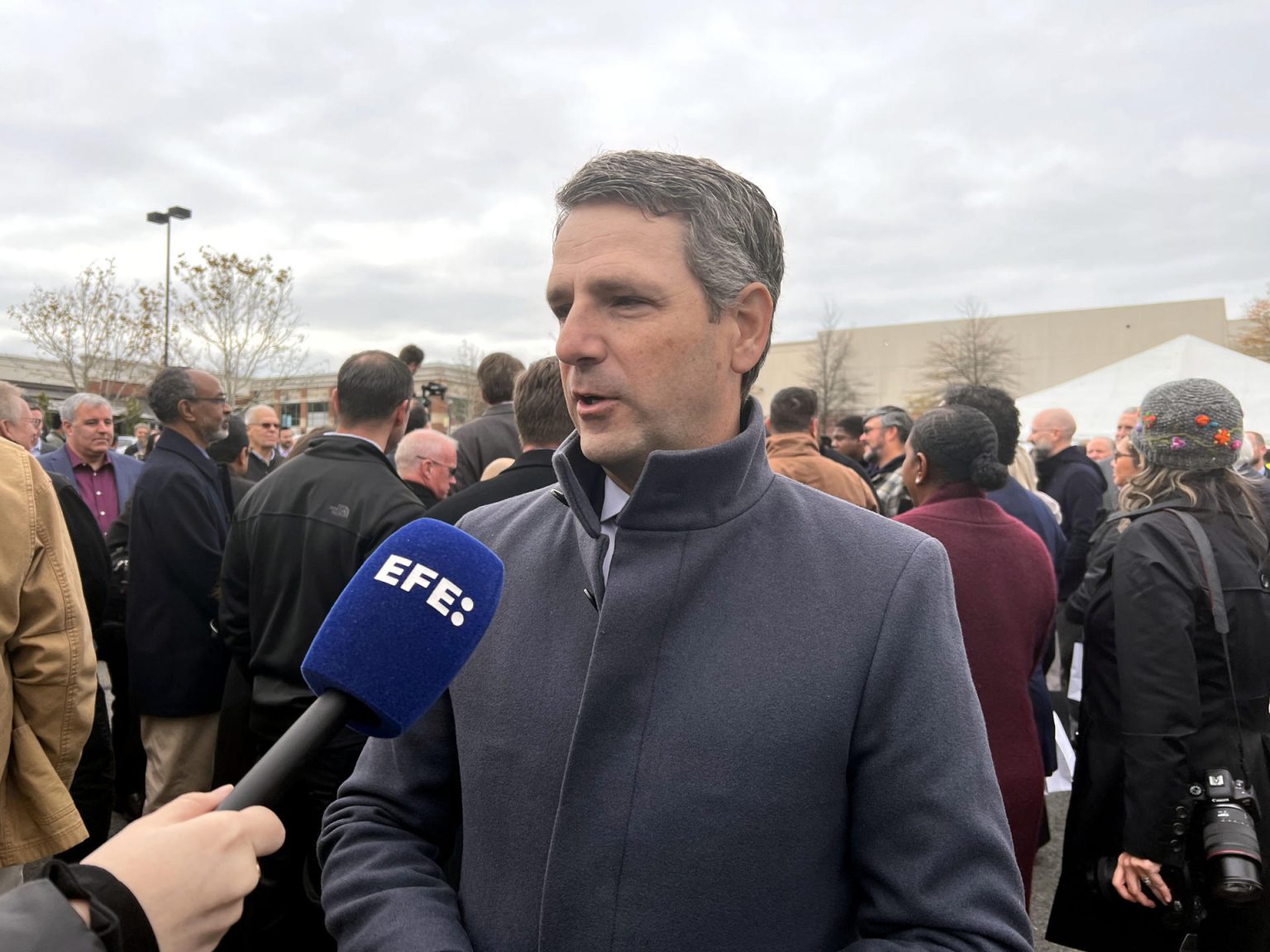 El CEO de Cintra, Alberto González, habla con Efe durante el acto de inauguración de la ampliación del corredor a los alrededores de Washington, hoy en Fairfax, Virginia (EE. UU). EFE/Octavio Guzmán