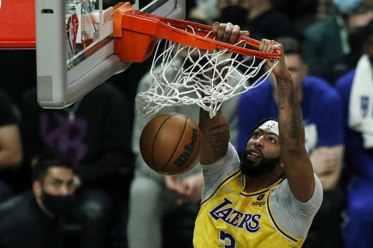 Anthony Davis de Los Angeles Lakers, en una fotografía de archivo. EFE/Etienne Laurent