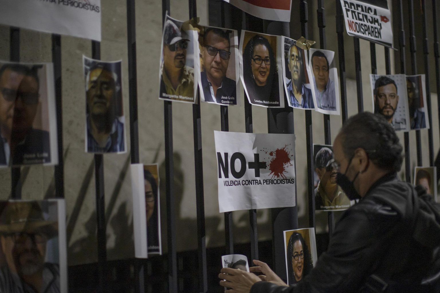 Fotografía de archivo fechada el 14 de febrero de 2022 de una manifestación de periodistas en demanda de justicia por los asesinatos de colegas frente a la Secretaría de Gobernación en Ciudad de México (México). EFE/ Isaac Esquivel