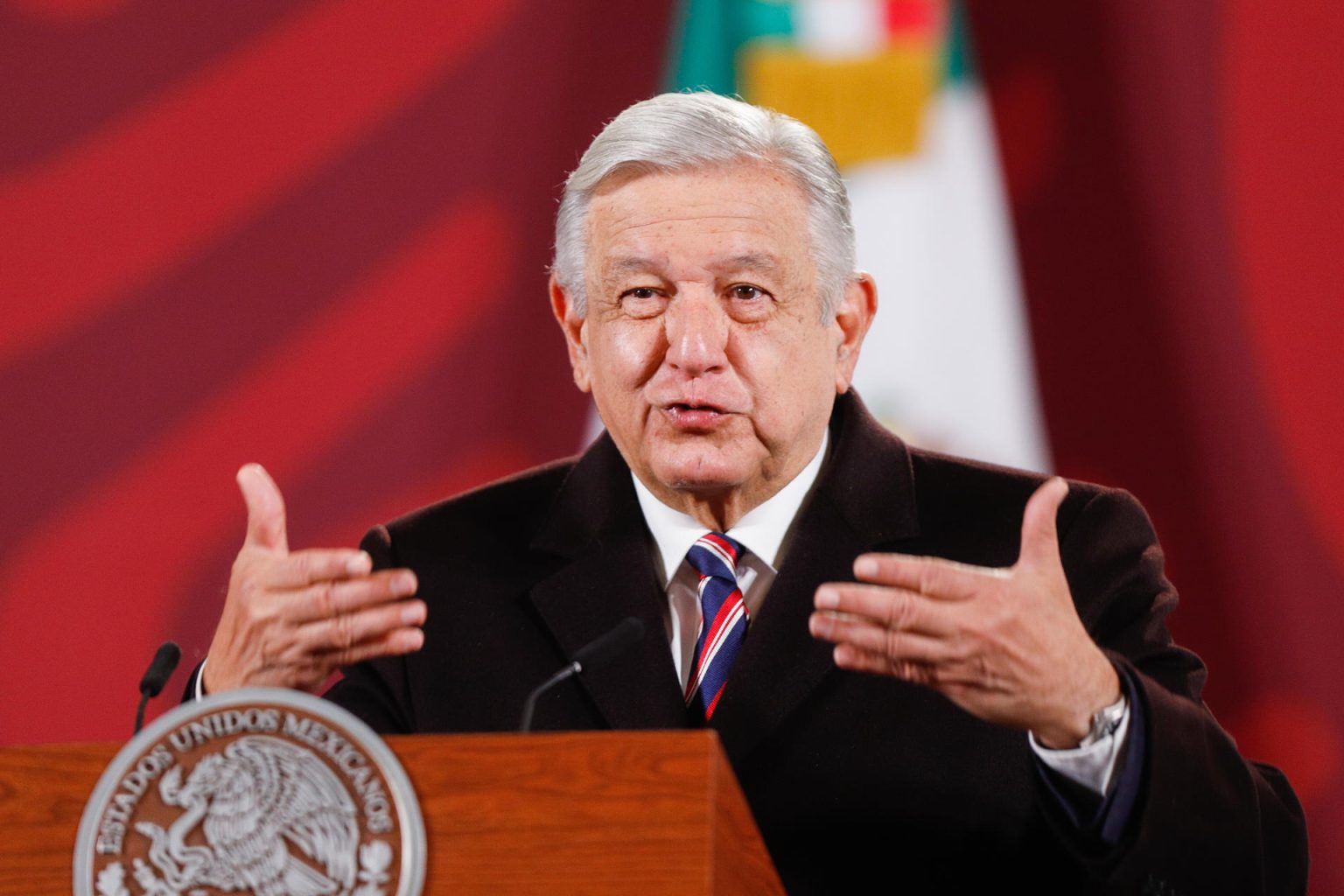 El presidente de México, Andrés Manuel López Obrador, habla  durante una rueda de prensa en el Palacio Nacional, en Ciudad de México (México). EFE/ Isaac Esquivel