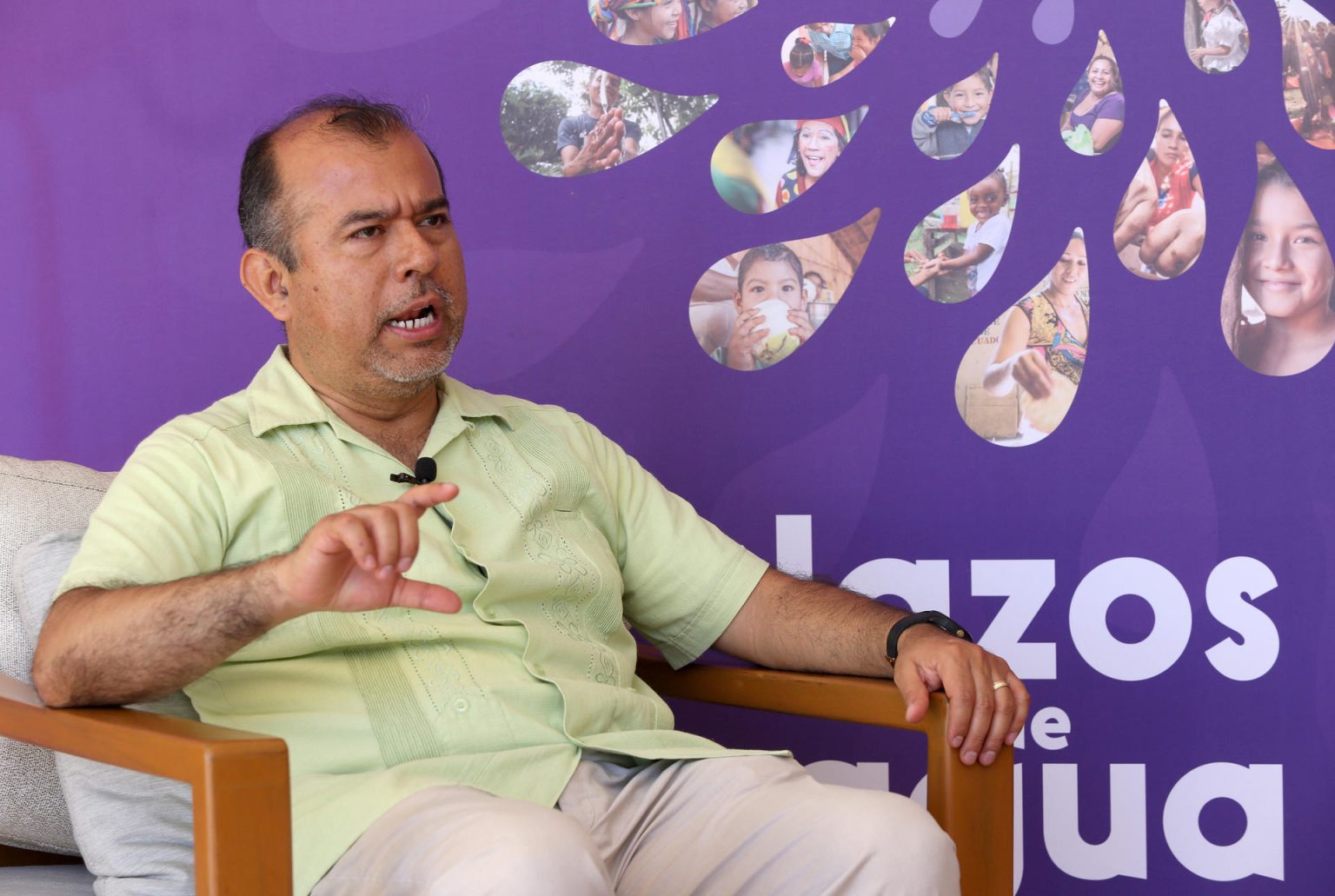Juan Gabriel Segovia, director general de Gestión Social de la Comisión Estatal del Agua de Guanajuato, habla durante una entrevista con EFE, hoy, en el municipio de Puerto Morelos (México). EFE/ Alonso Cupul