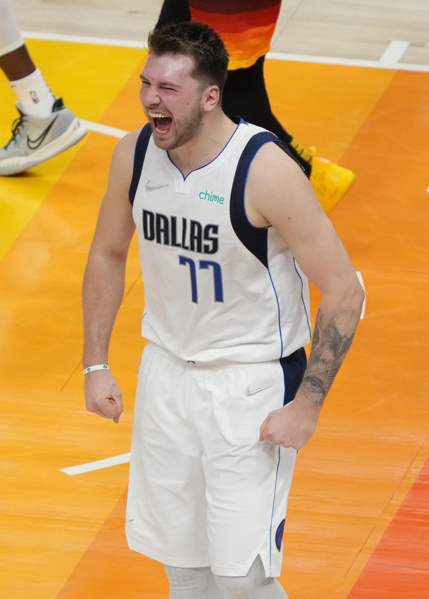 El escolta de los Dallas Mavericks, Luka Doncic (77), en una fotografía de archivo. EFE/George Frey