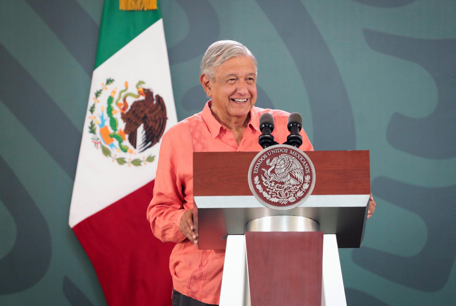 Fotografía cedida hoy, por la presidencia de México, del mandatario mexicano, Andrés Manuel López Obrador, durante su conferencia de prensa en el municipio de Villahermosa, en el estado de Tabasco (México). EFE/Presidencia de México/SOLO USO EDITORIAL/SOLO DISPONIBLE PARA ILUSTRAR LA NOTICIA QUE ACOMPAÑA(CRÉDITO OBLIGATORIO)