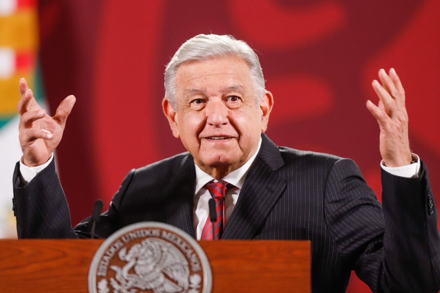El presidente de México, Andrés Manuel López Obrador, habla durante su rueda de prensa hoy, en el Palacio Nacional de Ciudad de México (México). EFE/ Isaac Esquivel