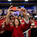 Fotografía cedida por la campaña electoral de la senadora Catherine Cortez que la muestra en un acto de campaña para las elecciones de medio mandato. EFE/ Campaña Electoral De Catherine Cortez Masto MÁXIMA CALIDAD DISPONIBLE /SOLO USO EDITORIAL SOLO DISPONIBLE PARA ILUSTRAR LA NOTICIA QUE ACOMPAÑA (CRÉDITO OBLIGATORIO)