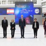 El Rey Felipe VI  y la vicepresidenta primera, Nadia Calviño (3i), junto a la directora gerente del Fondo Monetario Internacional (FMI), Kristalina Georgieva (3d), junto a otros asistentes, durante un encuentro celebrado este viernes en Washington con motivo de su viaje a la capital estadounidense. EFE/Casa de S.M El Rey SOLO USO EDITORIAL/SOLO DISPONIBLE PARA ILUSTRAR LA NOTICIA QUE ACOMPAÑA (CRÉDITO OBLIGATORIO)