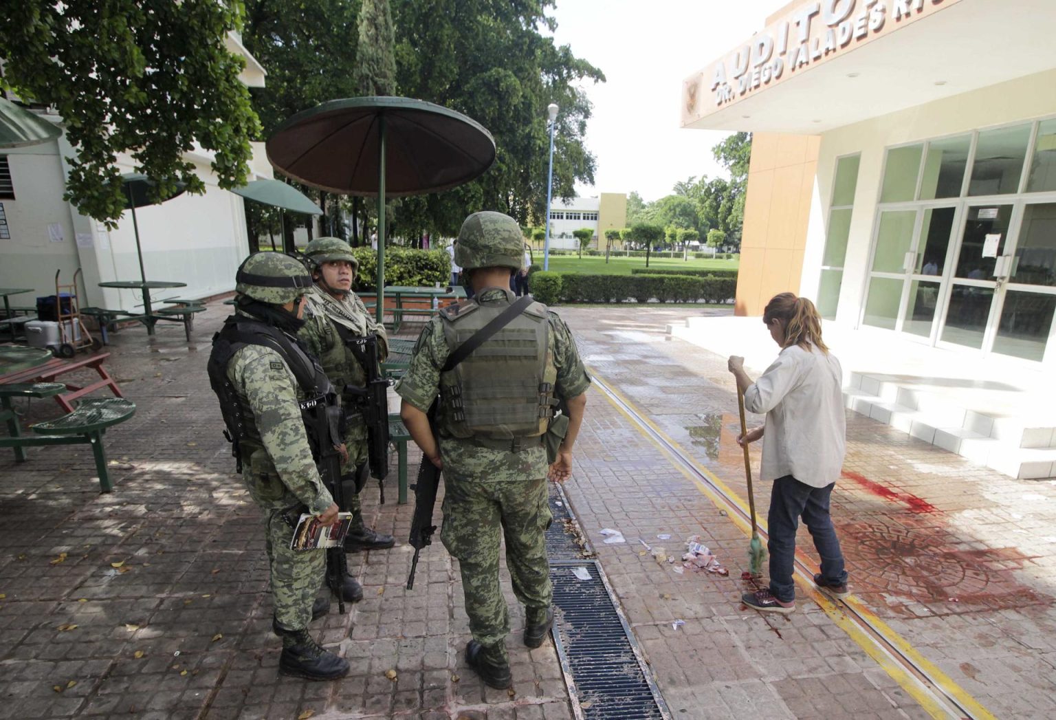 Las violentas ejecuciones de varios líderes criminales entre las células que se disputan el control del Cártel de Sinaloa, que enfrenta a las huestes de Ismael "Mayo" Zambada y a las que comandan los hijos del capo Joaquín "el Chapo" Guzmán. Imagen de archivo. EFE