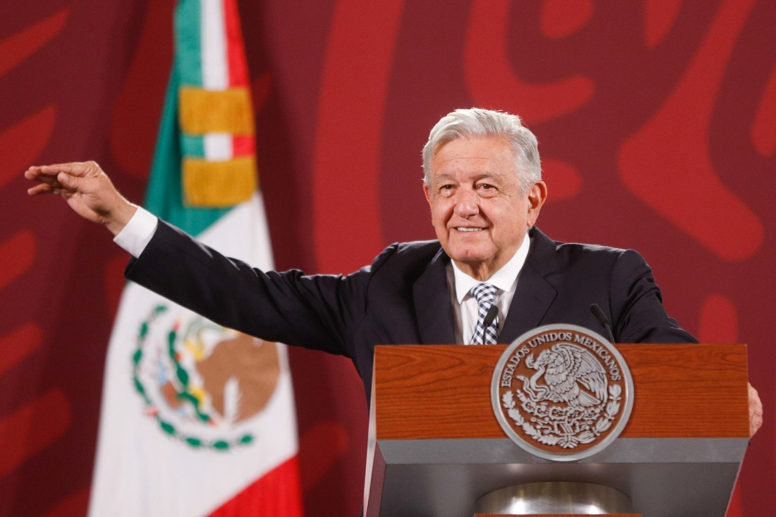 El presidente de México, Andrés Manuel López Obrador, habla durante una rueda de prensa en el Palacio Nacional, hoy, en Ciudad de México (México). EFE/ Isaac Esquivel