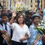 La nueva presidenta de Perú, Dina Boluarte, participa en una procesión de la Virgen de la Inmaculada Concepción de la ciudad de Puno hoy, en la Plaza de Armas de Lima (Perú). EFE/ Paolo Aguilar