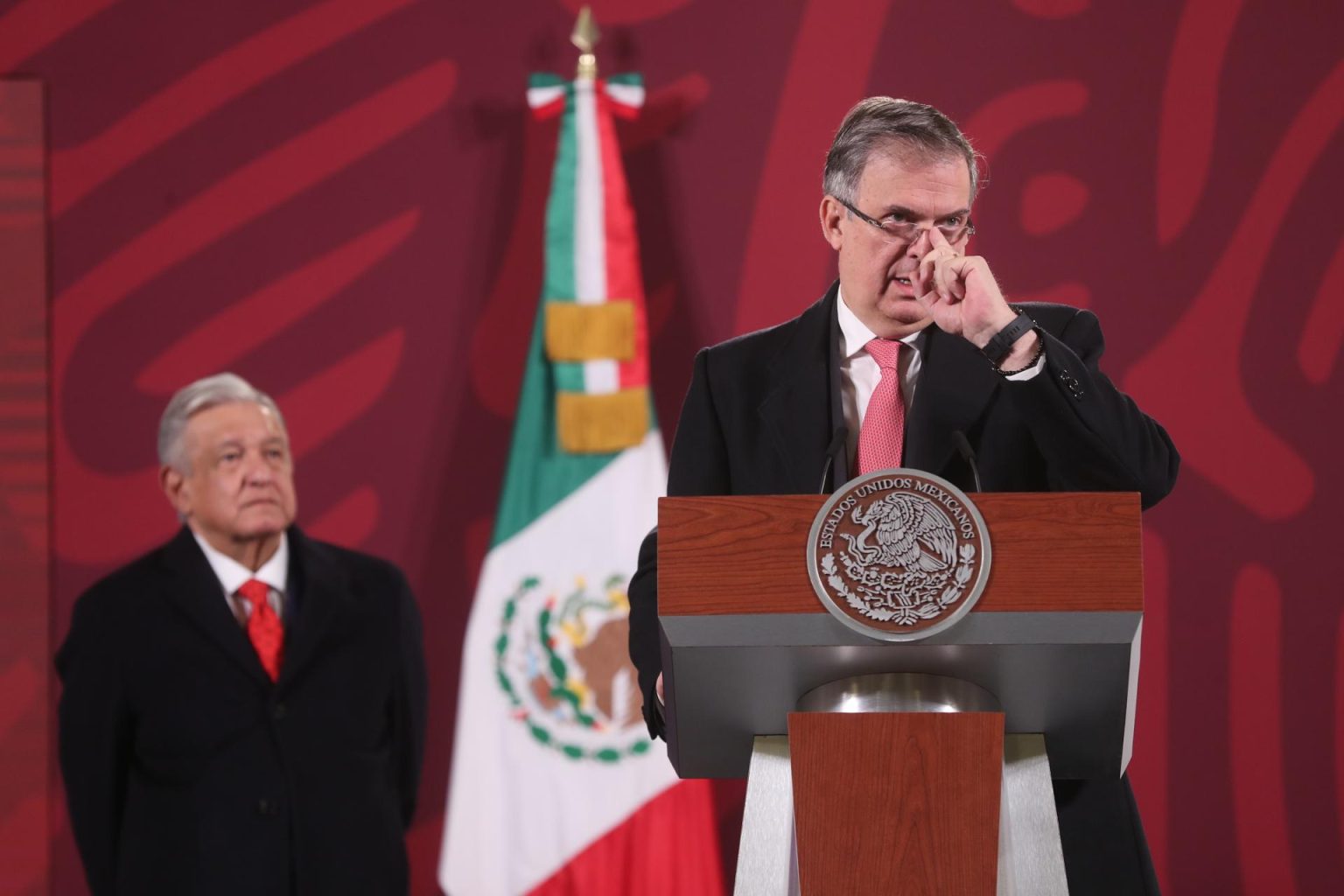 El secretario de Relaciones Exteriores de México (SRE), Marcelo Ebrard, habla durante una rueda de prensa del presidente Andrés Manuel López Obrador, hoy en Palacio Nacional de la Ciudad de México (México). EFE/Sáshenka Gutiérrez