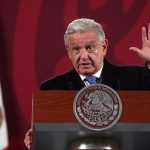 El presidente de México, Andrés Manuel López Obrador, habla hoy durante su conferencia matutina en el Palacio Nacional, en Ciudad de México (México). EFE/ Sáshenka Gutiérrez