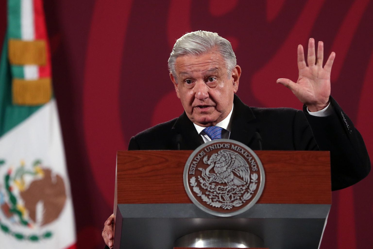 El presidente de México, Andrés Manuel López Obrador, habla hoy durante su conferencia matutina en el Palacio Nacional, en Ciudad de México (México). EFE/ Sáshenka Gutiérrez