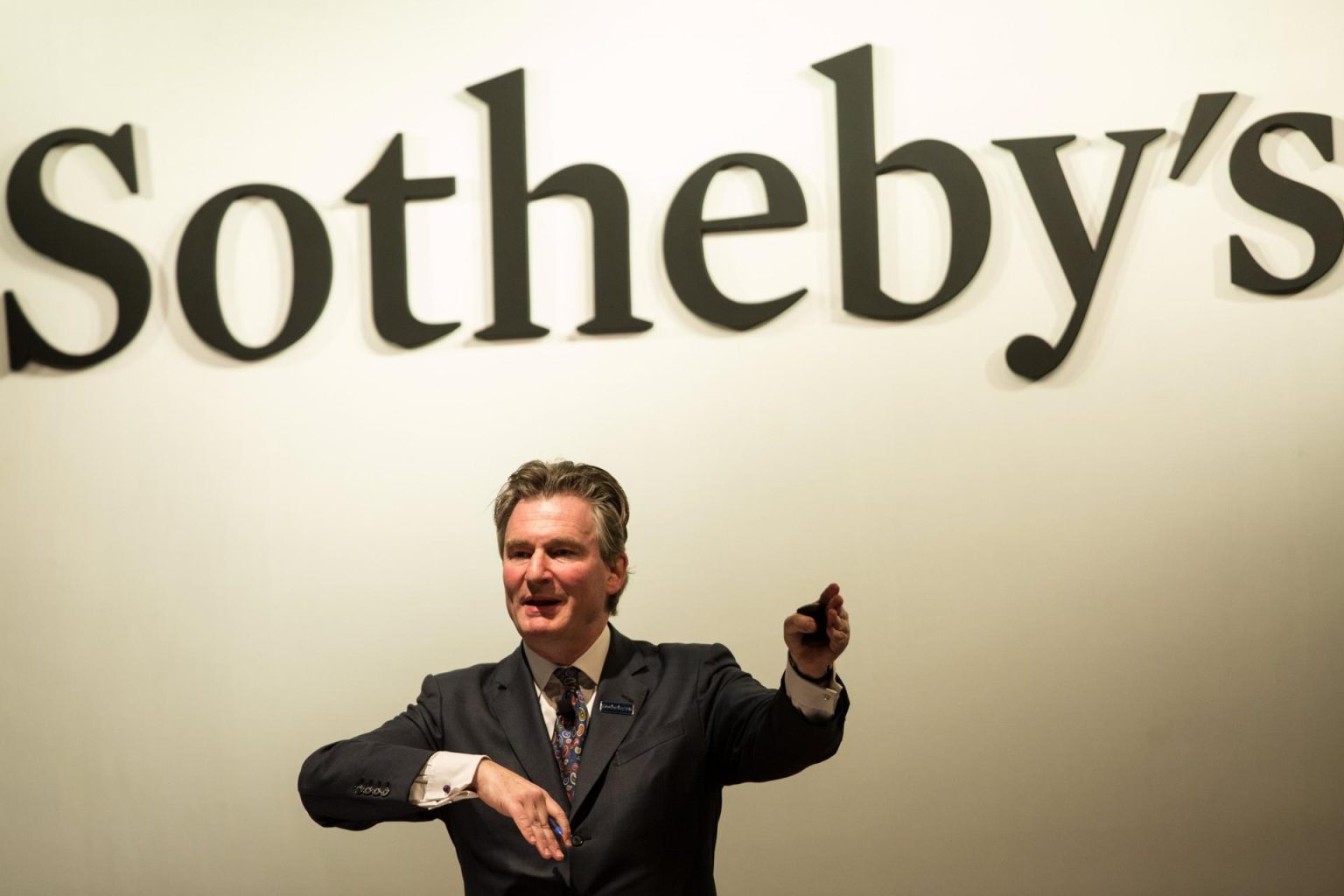 Sotheby's valora el anillo con la esmeralda del Atocha en entre 50 mil y 70 mil dólares, pero en la subasta virtual en marcha y que concluye dentro de dos días, ya ha alcanzado los 110.000 dólares. Imagen de archivo. EFE/JEROME FAVRE