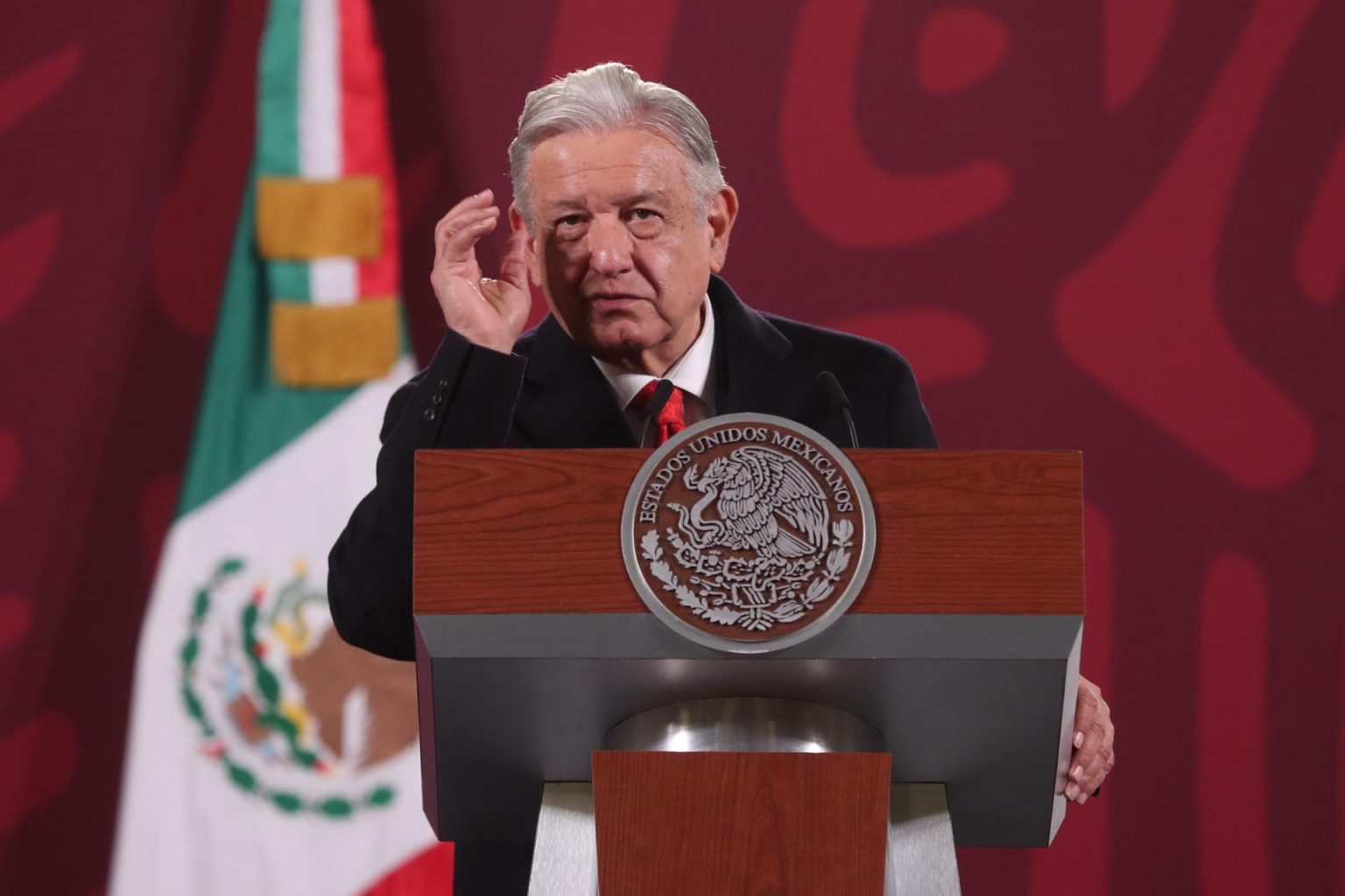 El presidente de México, Andrés Manuel López Obrador, habla hoy durante su rueda de prensa matutina en Palacio Nacional de la Ciudad de México (México). EFE/Sáshenka Gutiérrez