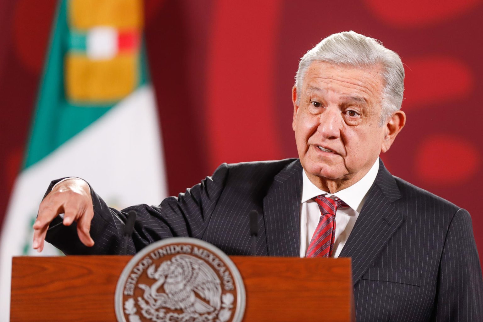 El presidente de México, Andrés Manuel López Obrador, habla durante una rueda de prensa en el Palacio Nacional, en Ciudad de México (México).EFE/ Isaac Esquivel