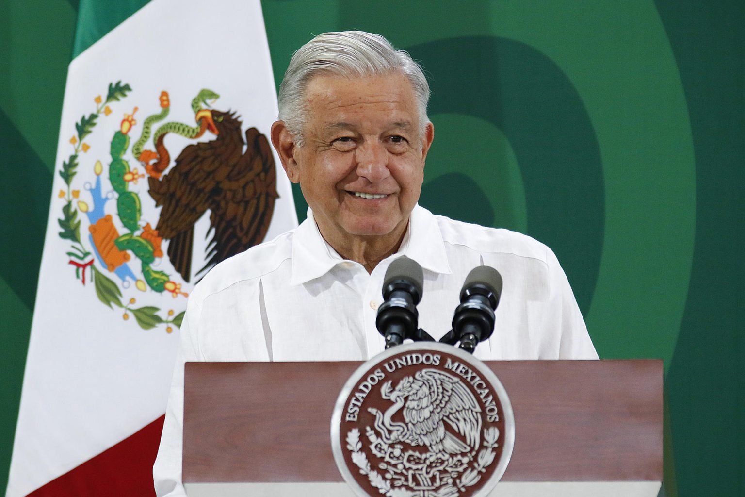 Fotografía cedida hoy, por la Presidencia mexicana, que muestra al presidente de México, Andrés Manuel López Obrador, mientras ofrece una conferencia de prensa matutina en la ciudad de Veracruz (México). EFE/ Presidencia De México SOLO USO EDITORIAL SOLO DISPONIBLE PARA ILUSTRAR LA NOTICIA QUE ACOMPAÑA (CRÉDITO OBLIGATORIO)