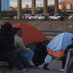 Migrantes venezolanos acampan a orillas del Río Bravo en Ciudad Juárez, Chihuahua (México). Imagen de archivo. EFE/ Luis Torres