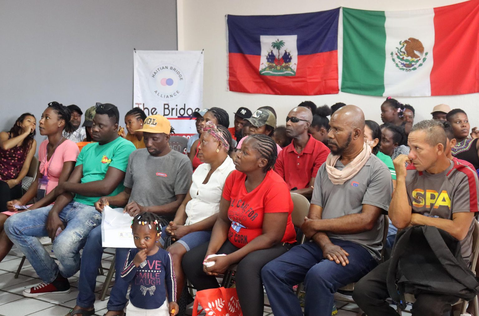 Migrantes son atendidos por brigadas hoy, en la ciudad de Tapachula en el estado de Chiapas (México). EFE/ Juan Manuel Blanco