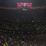 Fotografía de una pantalla en donde muestra la imagen del periodista estadounidense Grant Wahl fallecido en un partido de los cuartos de final del Mundial de Fútbol Qatar 2022 entre Inglaterra y Francia  en el estadio Al Bait en Jor (Catar). EFE/ Juanjo Martín