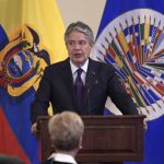 El presidente de Ecuador, Guillermo Lasso, habla ante los miembros del consejo permanente de la Organización de los Estados Americanos (OEA) en su sede hoy, en Washington (Estados Unidos). EFE/ Lenin Nolly
