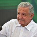 Fotografía cedida hoy, por la Presidencia mexicana, que muestra al presidente de México, Andrés Manuel López Obrador, mientras ofrece una conferencia de prensa matutina en la ciudad de Veracruz (México). EFE/ Presidencia De México SOLO USO EDITORIAL SOLO DISPONIBLE PARA ILUSTRAR LA NOTICIA QUE ACOMPAÑA (CRÉDITO OBLIGATORIO)