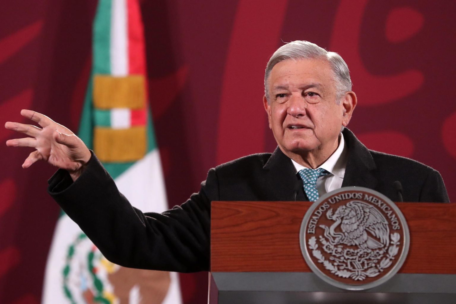 El presidente de México, Andrés Manuel López Obrador, habla durante una rueda de prensa en el Palacio Nacional, en Ciudad de México (México). EFE/ Sáshenka Gutiérrez