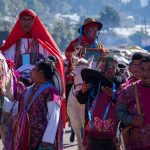 Indígenas participan hoy con sus caballos en una ceremonia en honor a San Sebastián Mártir, santo patrón del municipio de Zinacantán, estado de Chiapas (México). EFE/Carlos López