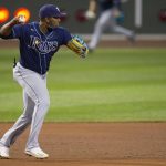 Fotografía de archivo en la que se registró al beisbolista cubano Yandy Díaz, tercera base de los Rays de Tampa Bay, en la MLB. EFE/CJ Gunther