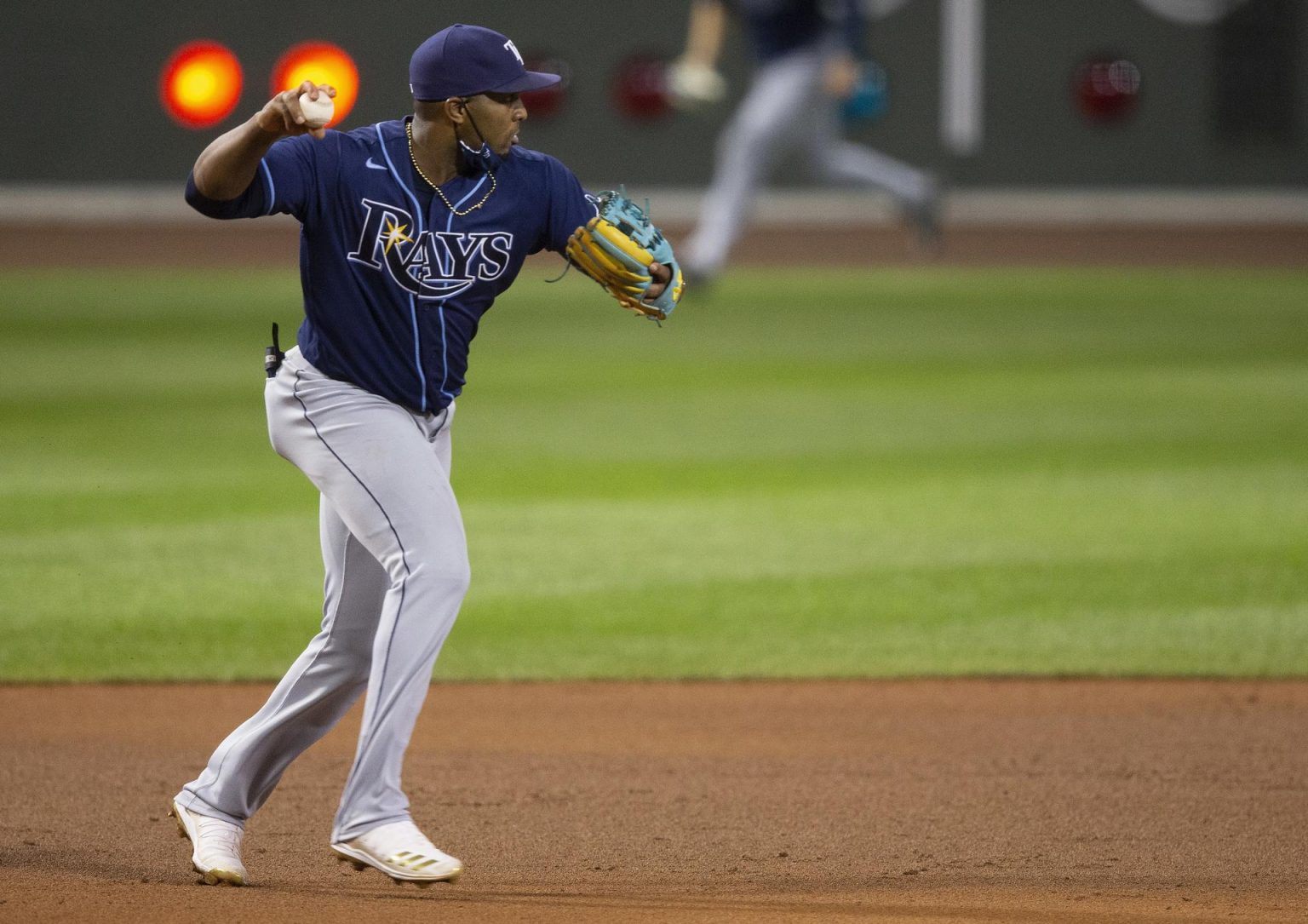 Fotografía de archivo en la que se registró al beisbolista cubano Yandy Díaz, tercera base de los Rays de Tampa Bay, en la MLB. EFE/CJ Gunther