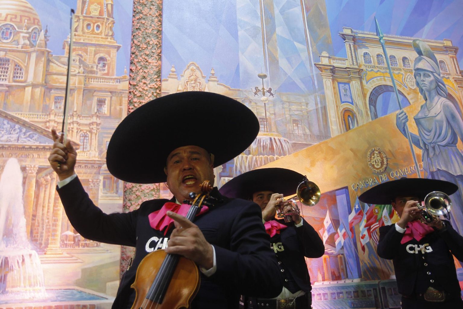 Músicos del Mariachi Internacional CHG actúan durante la presentación del Encuentro Internacional del Mariachi y la Charrería, hoy en la ciudad de Guadalajara, Jalisco (México). EFE/Francisco Guasco