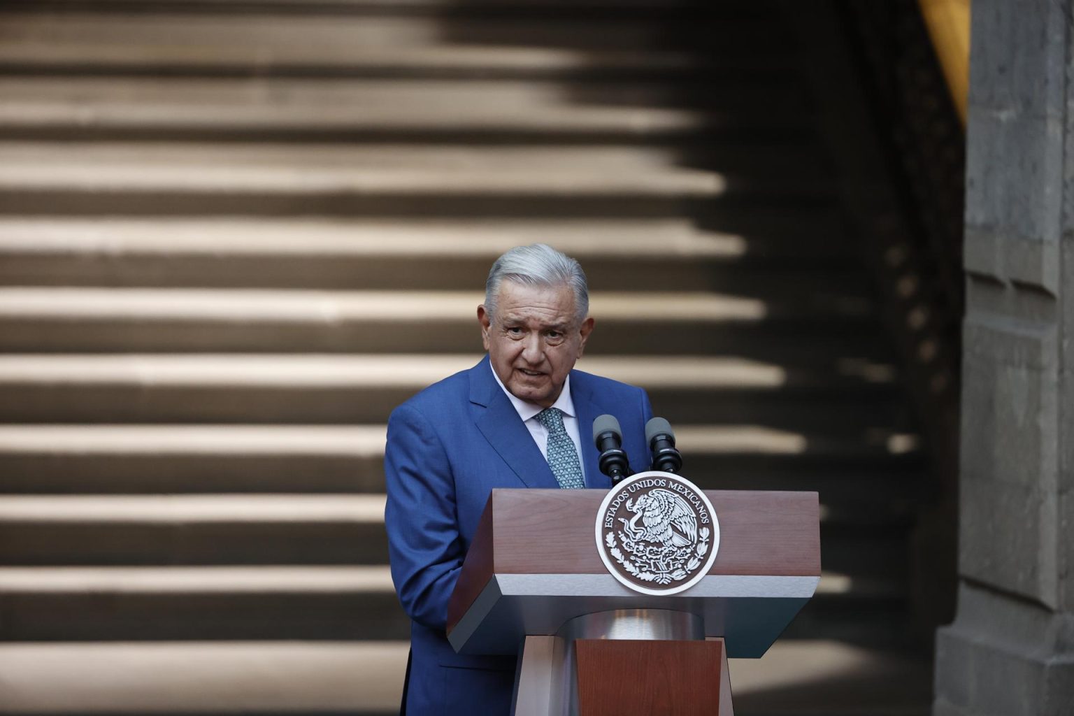 El presidente de México, Andrés Manuel López Obrador, ofrece declaraciones hoy, en el Palacio Nacional en Ciudad de México (México). EFE/ José Méndez