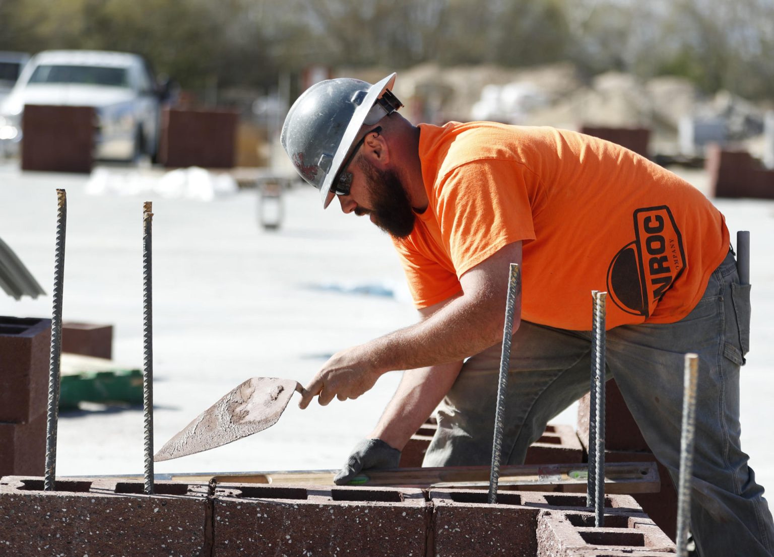 La iniciativa es una ampliación del programa piloto Fondo de Beneficios para Trabajadores Excluidos, iniciado en 2022, que ofreció unos 38 millones de dólares en ayuda económica para indocumentados que habían perdido sus trabajos por la pandemia. Imagen de archivo. EFE/George Frey