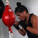 La boxeadora mexicana Erika Cruz durante su entrenamiento previo a su próxima pelea hoy, en Ciudad de México (México). EFE/Sáshenka Gutiérrez