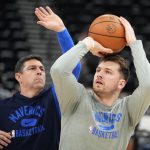 Fotografía de archivo de Luka Doncic de los Dallas Mavericks (d). EFE/ George Frey