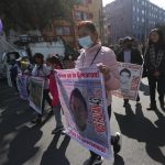 Activistas, familiares y compañeros de los 43 estudiantes desaparecidos de la Escuela Normal "Isidro Burgos" de Ayotzinapa participan en una marcha en Ciudad de México (México). Imagen de archivo. EFE/Sáshenka Gutiérrez