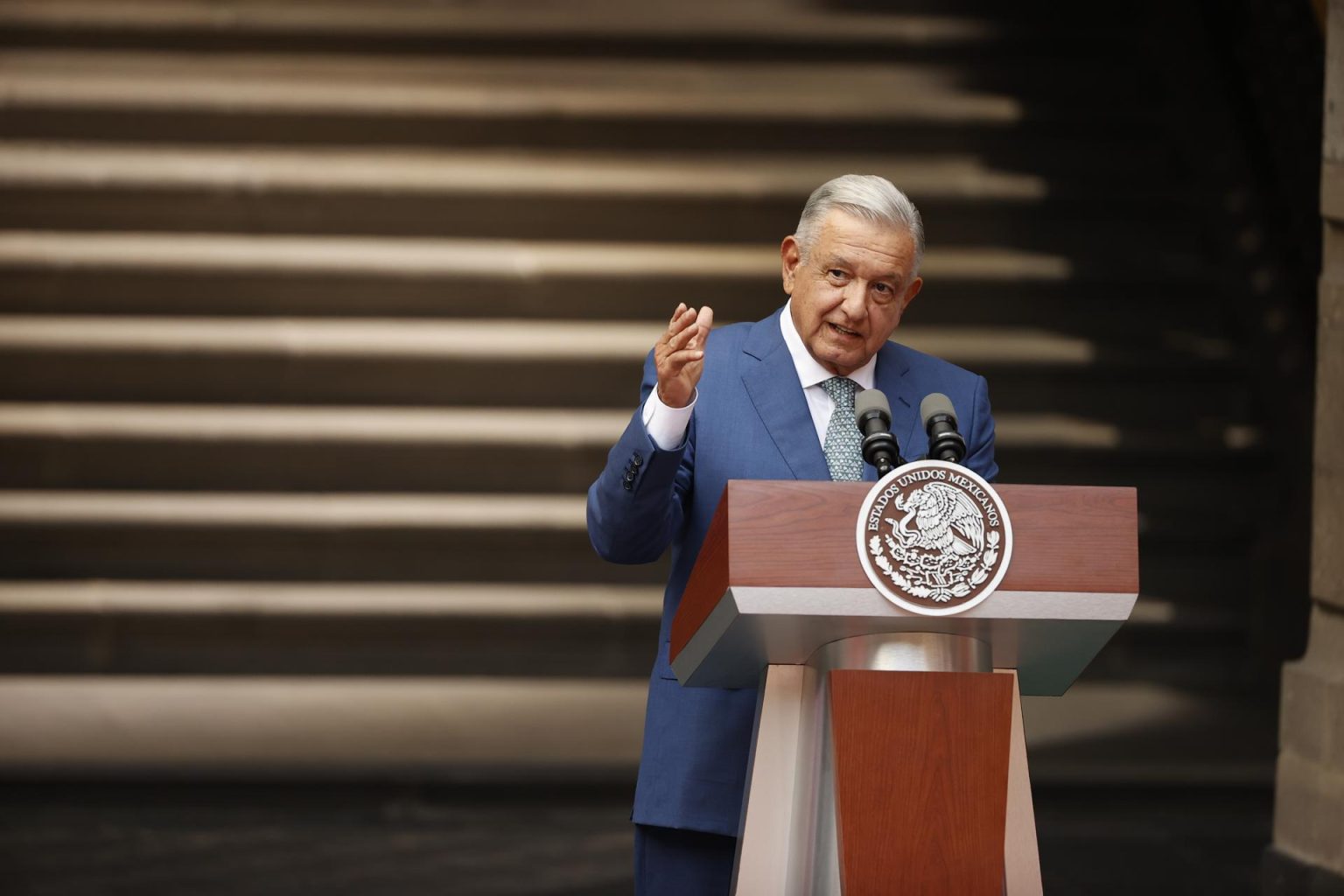 El presidente de México, Andrés Manuel López Obrador, ofrece declaraciones hoy, en el Palacio Nacional en Ciudad de México (México). EFE/ José Méndez