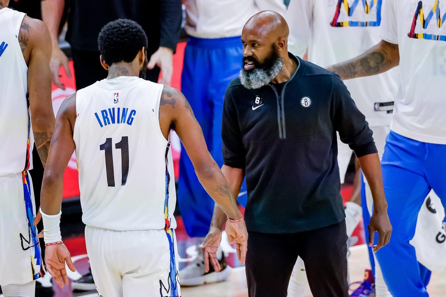 El entrenador en jefe de los Brooklyn Nets, Jacque Vaughn (d), en una imagen de archivo. EFE/EPA/ERIK S. LESSER