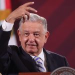 El Presidente de México, Andrés Manuel López Obrador, durante su conferencia matutina hoy, en Palacio Nacional en la Ciudad de México (México). EFE/Sáshenka Gutiérrez