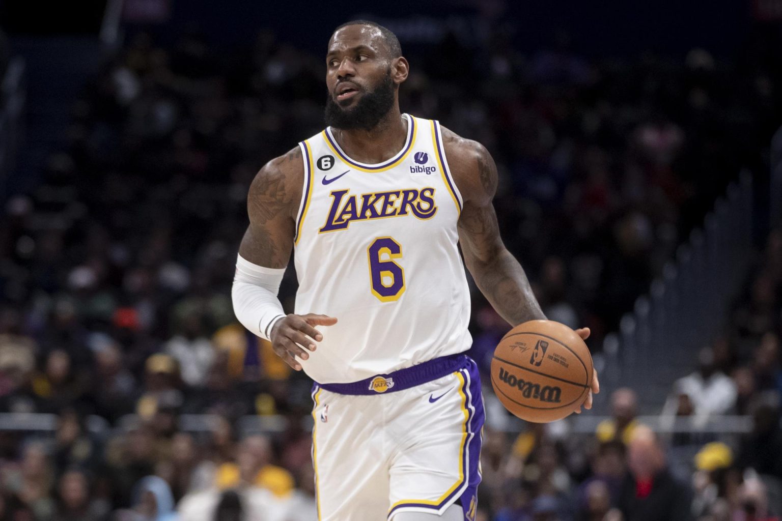 Fotografía de archivo de LeBron James de Los Angeles Lakers. EFE/EPA/MICHAEL REYNOLDS SHUTTERSTOCK OUT