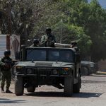 Grupos especiales del Ejercito Mexicano recorren la comunidad de Naranjo de Chila en el estado de Michoacán (México). Imagen de archivo. EFE/Ivan Villanueva