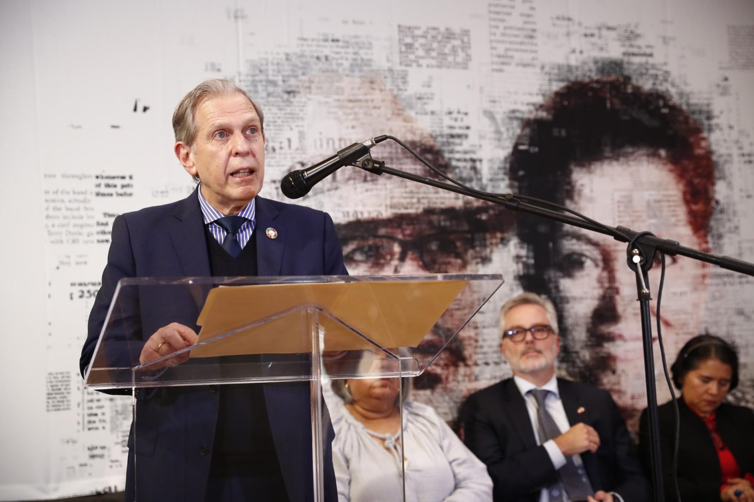 El representante en México de la ONU Derechos Humanos, Guillermo Fernández-Maldonado, habla hoy durante la presentación de la quinta edición del Premio Breach/Valdez de Periodismo y Derechos Humanos en Ciudad de México (México). EFE/José Méndez