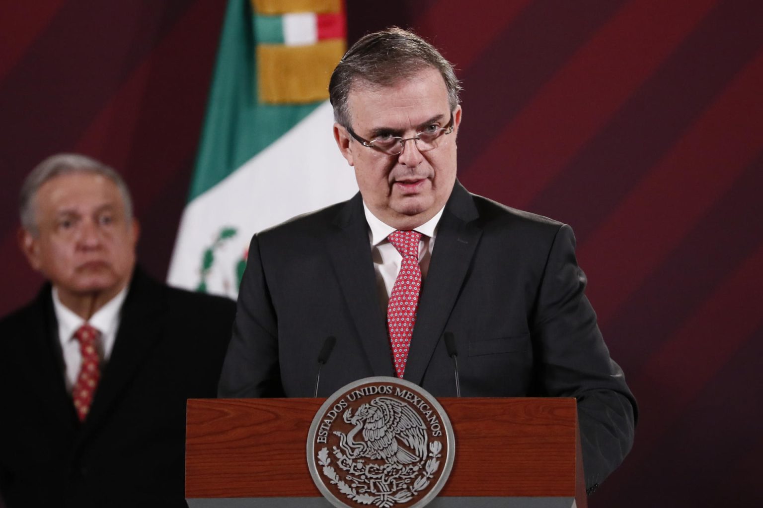 El canciller mexicano Marcelo Ebrard, habla hoy durante una conferencia de prensa matutina en el Palacio Nacional de Ciudad de México (México). EFE/José Méndez