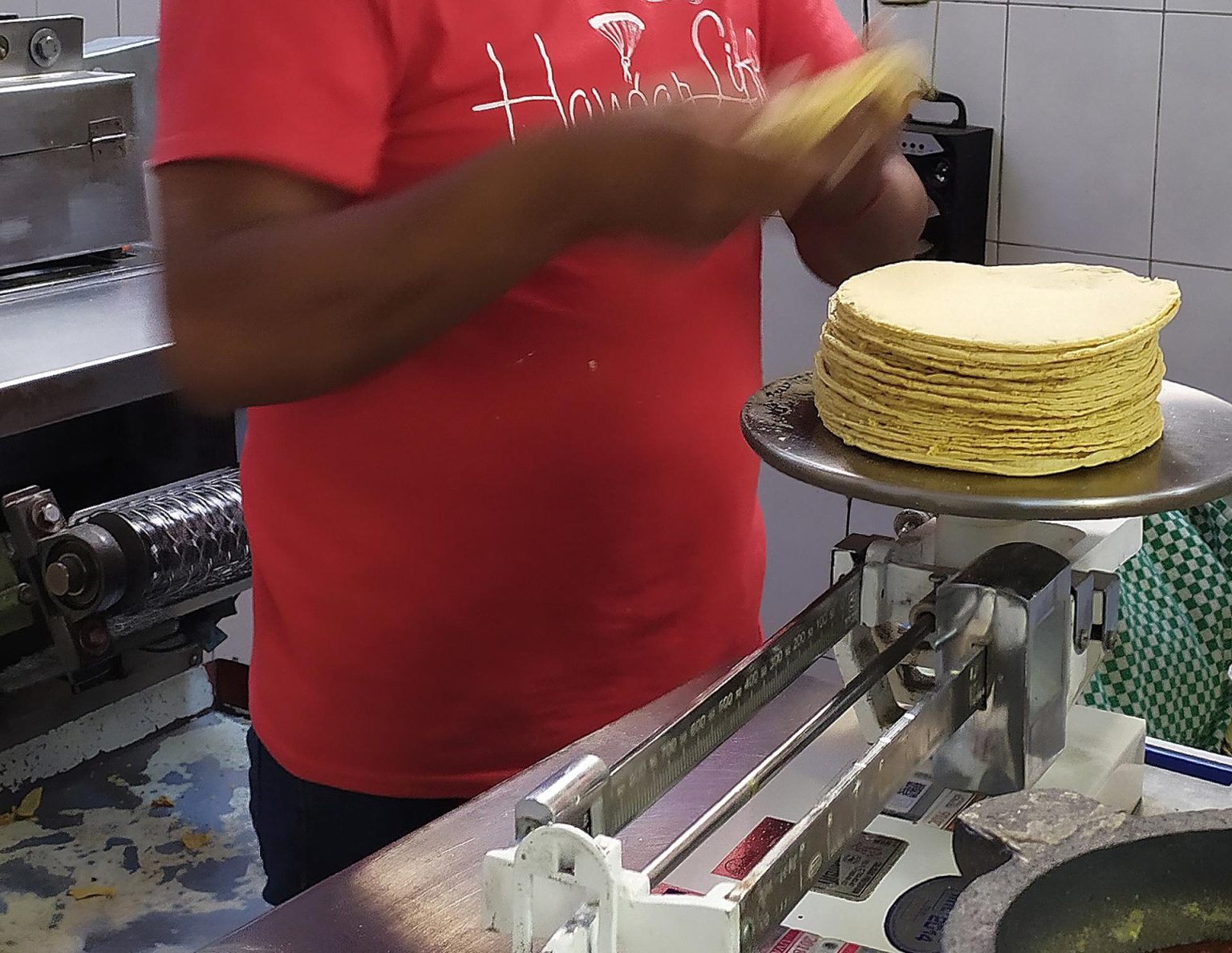 Fotografía de archivo que muestra la venta de tortilla en Ciudad de México (México). EFE/José Pazos.